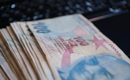 En düşük emekli aylığı alanlar merakla bekliyor! Yeni zamlar bu aya yetişir mi? İşte konuşulan tarih