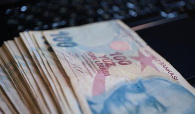 En düşük emekli aylığı alanlar merakla bekliyor! Yeni zamlar bu aya yetişir mi? İşte konuşulan tarih