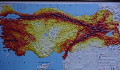 Deprem tehlikesi ile karşı karşıya! ‘1 kent diri fay hattı üstünde’ deyip uyardı