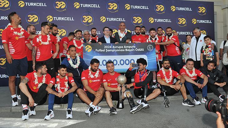 Ampute Futbol Milli Takımı’na coşkulu karşılama! Dev başarı ödülü