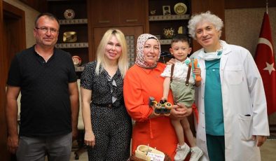 ‘Mucize bebek’ten Prof. Dr. Özkan’a ziyaret