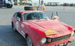 Pekin’den Paris’e baba oğul birlikte!