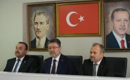 Tarım ve Orman Bakanı Yumaklı, AK Parti’de bayramlaşma programına katıldı