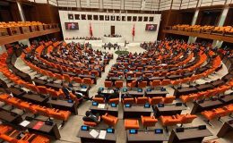 Meclisin gündem ve çalışma saatlerini düzenleyen öneri kabul edildi