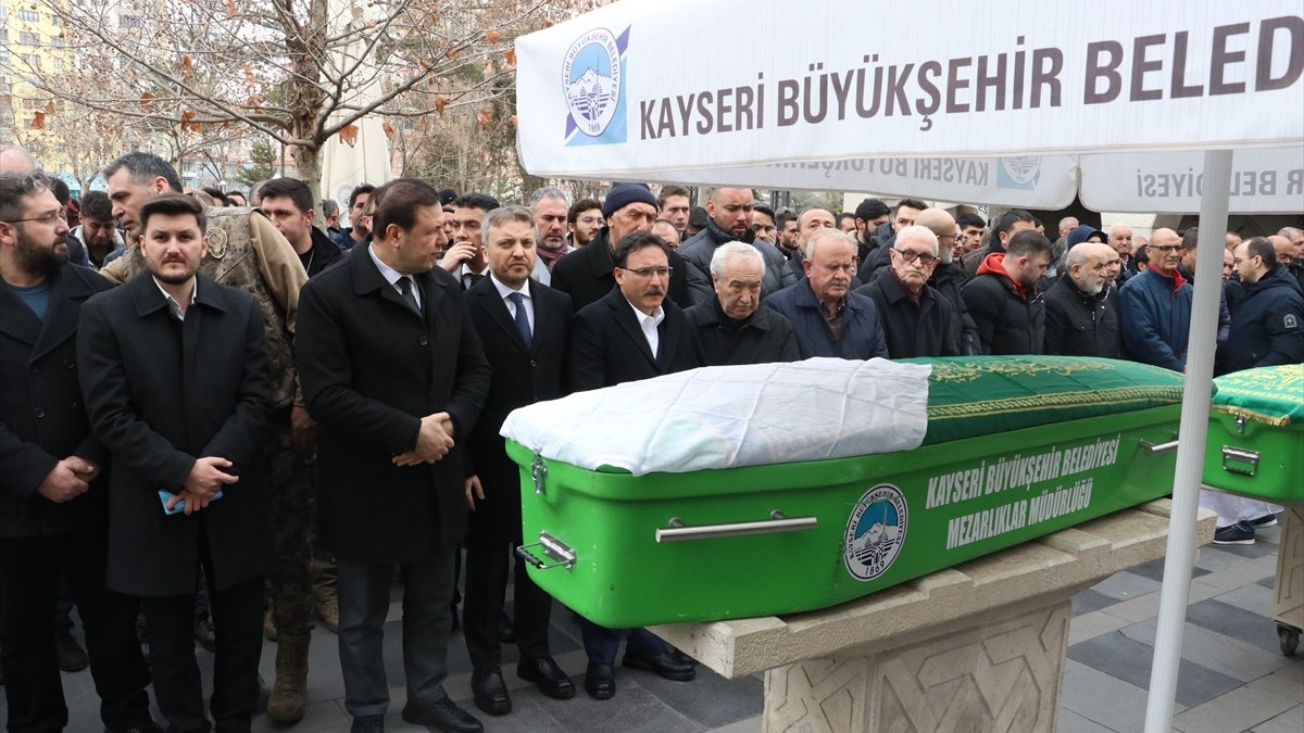 Yangın faciasında vefat eden Eslem Uyanık’ın cenazesi Kayseri’de toprağa verildi