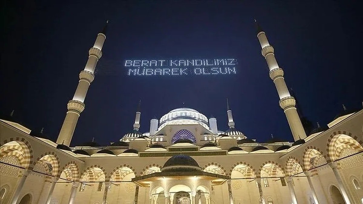 En iyi Berat Kandili mesajları 2025! Resimli, anlamlı, dualı kandil mesajları