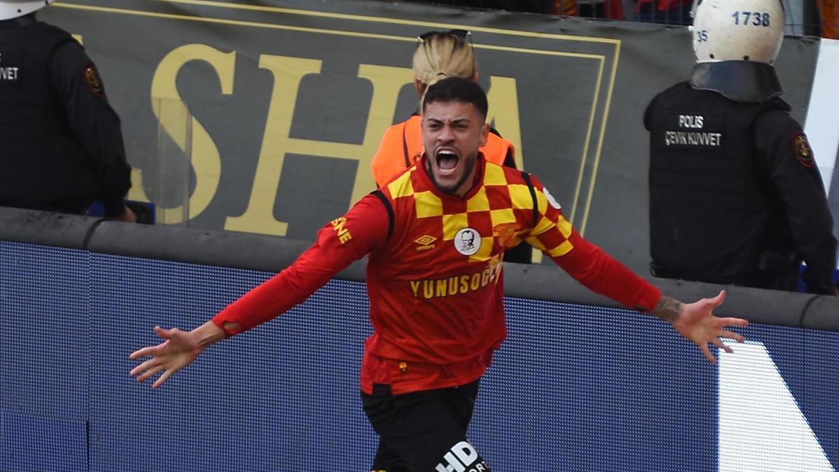 Göztepe’nin golcüsü Romulo geri dönüyor