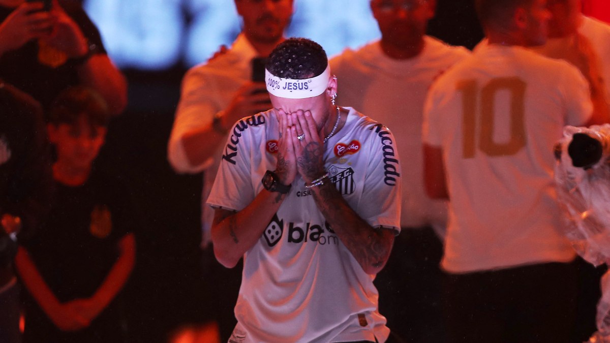 Neymar, imza töreninde gözyaşlarını tutamadı