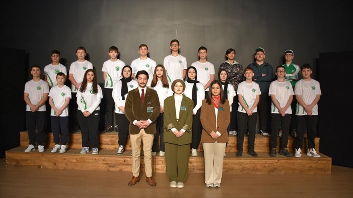 Öğrencilerinin bağımlılığa karşı farkındalık şiirini şarkıya uyarladılar