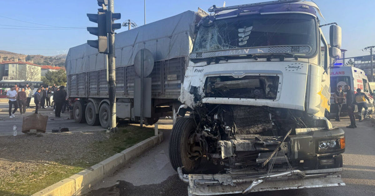 TIR’la tur otobüsü çarpıştı: 5 yaralı