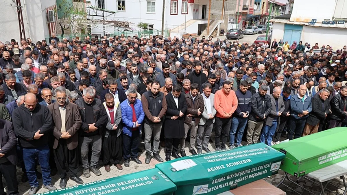 Adana’da yürek yakan manzara: Güleç ailesi toprağa verildi…